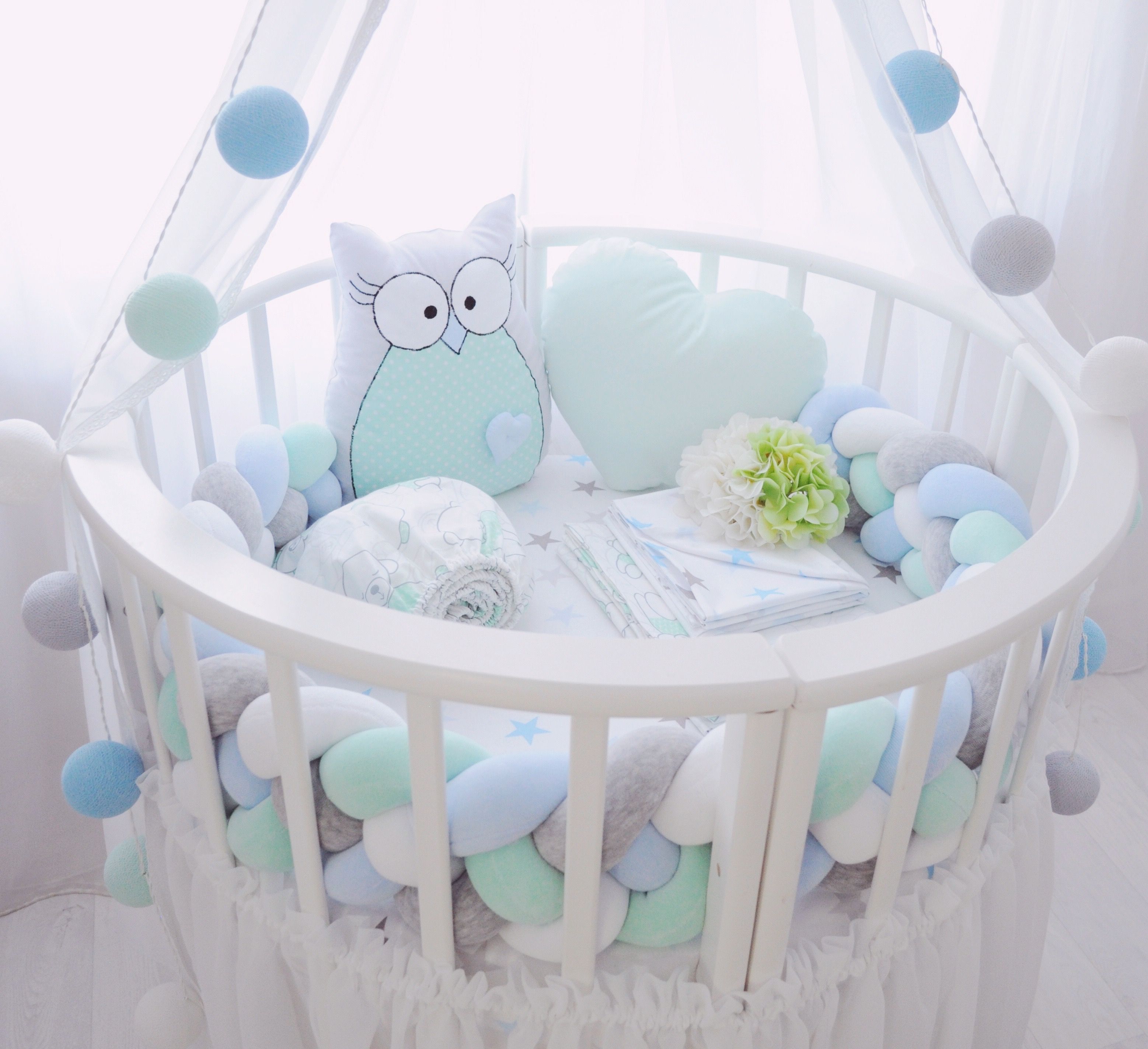 Бортики в кроватку для новорожденных: зачем нужны, как выбрать, можно ли сшить мягкие бортики-подушки своими руками