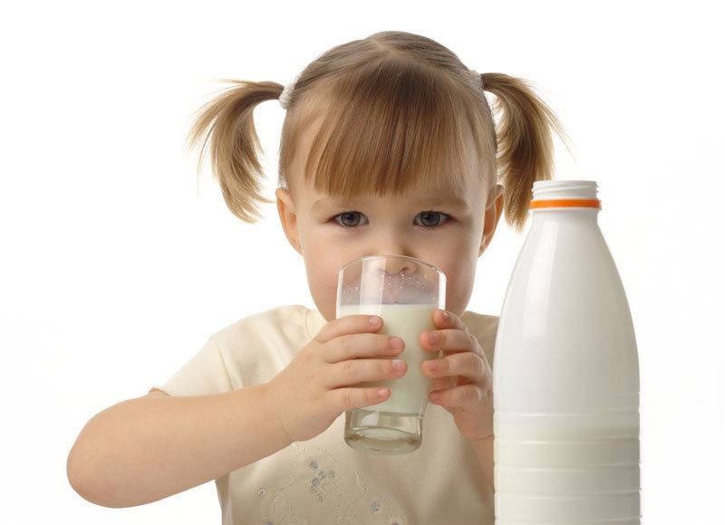 Голубое молоко: пустое, жидкое и вредное для ребенка?