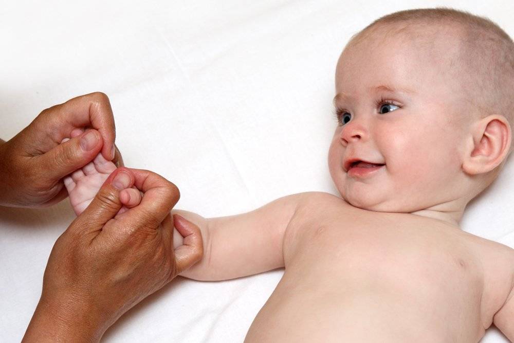 Тремор у новорожденных: подбородок у грудничка и руки, комаровский и дрожание конечностей, симптомы неврологии