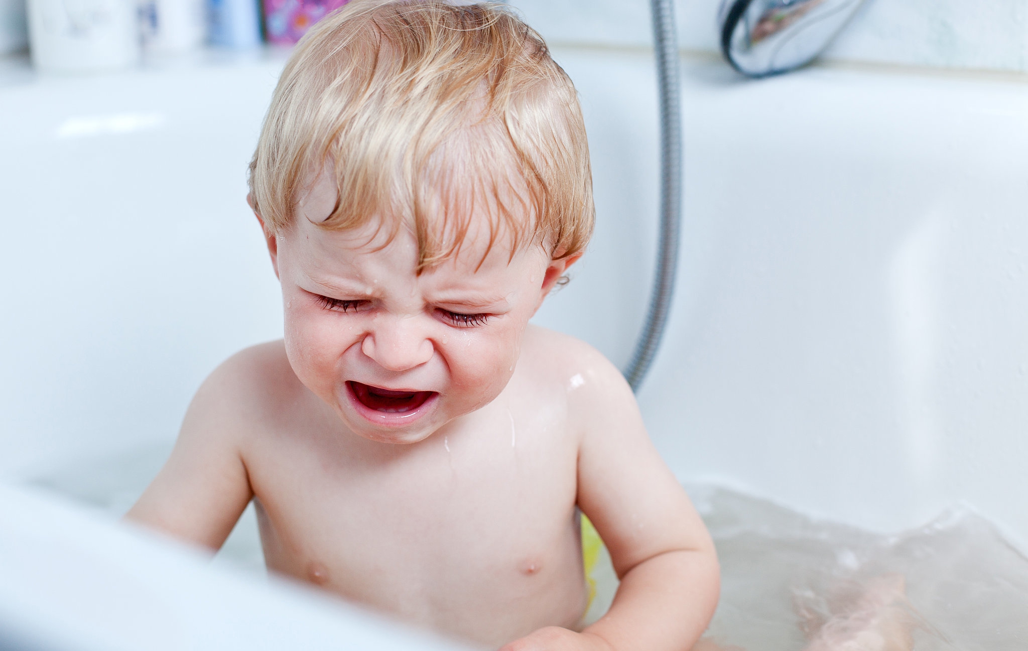 Ребенок боится купаться в ванной - что делать
