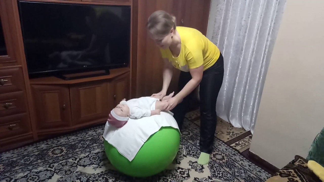Лучшие упражнения на фитболе для грудничков