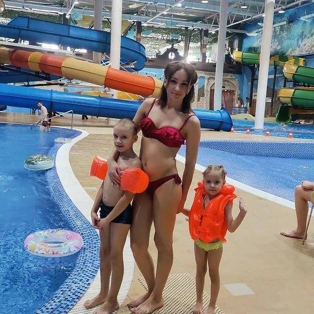 Со скольки лет можно сходить в аквапарк без родителей