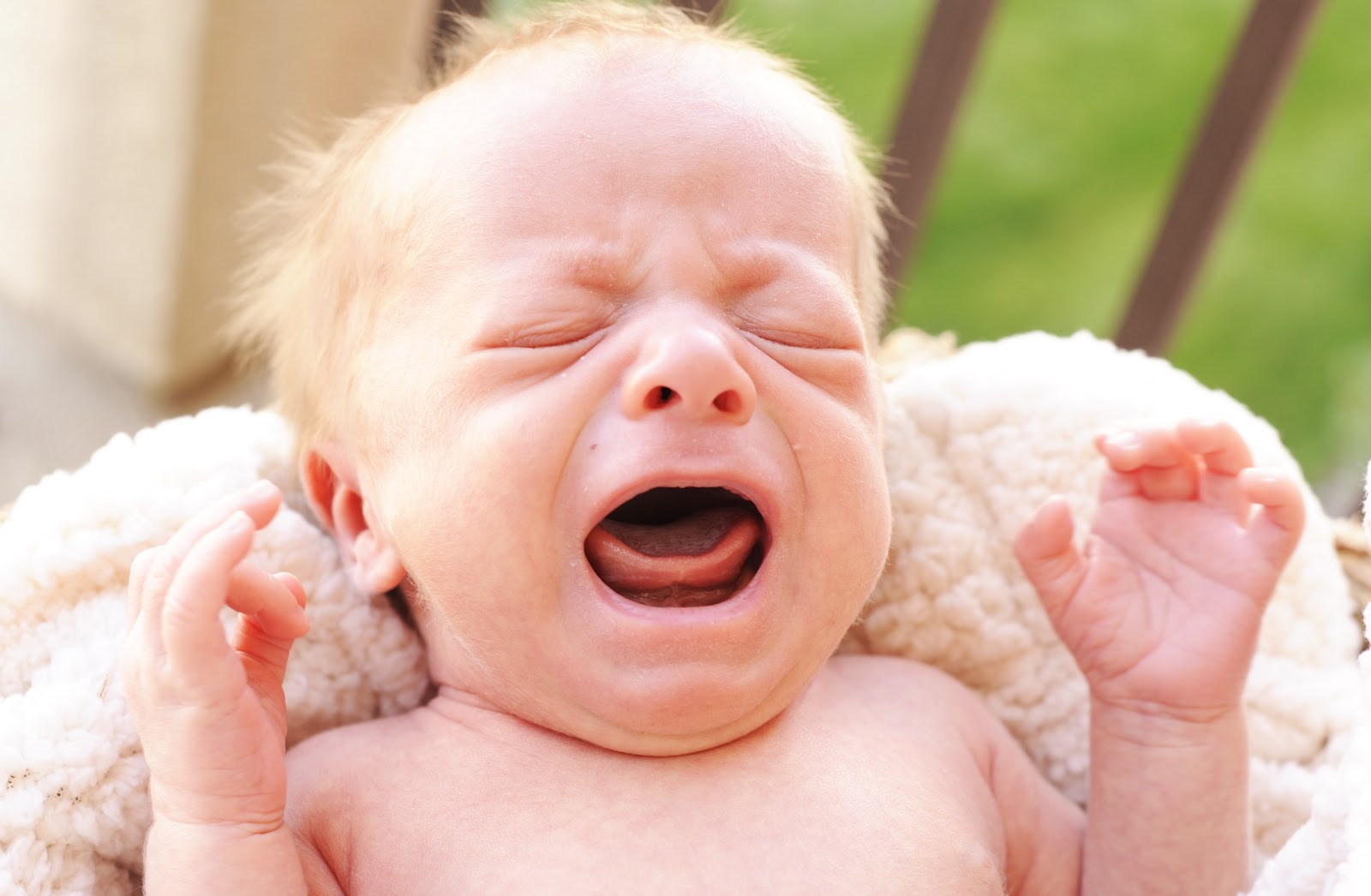 Раздражает плач новорожденного