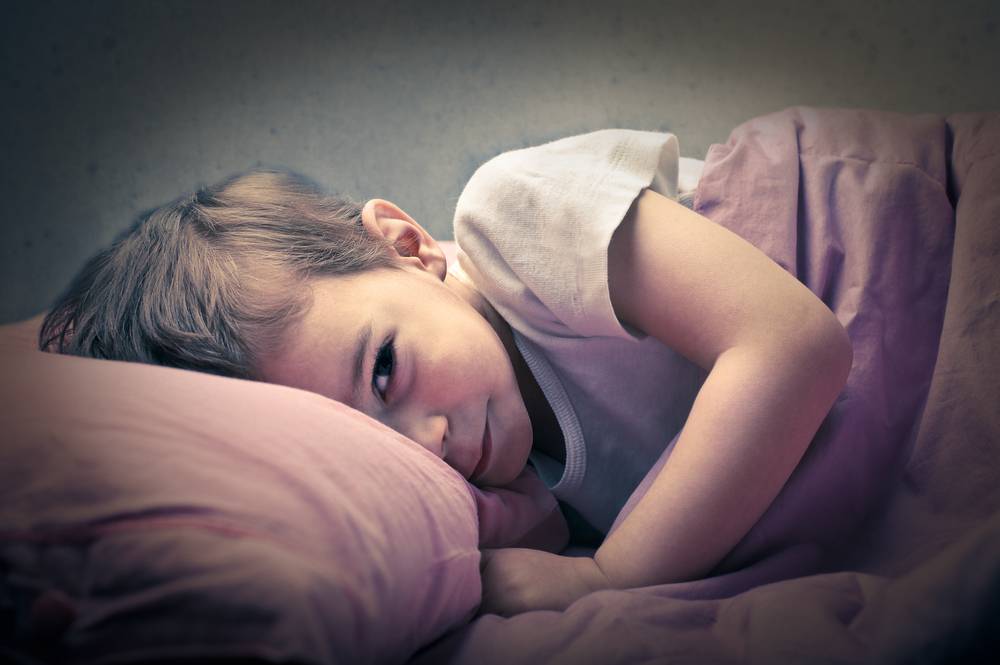 «ребенок бегает к нам ночью». как помочь детям засыпать в своей кровати | правмир