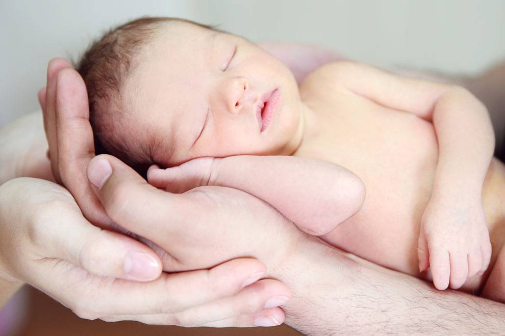 ➤ когда закрывается родничок у новорожденных