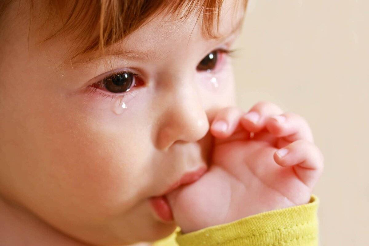 Почему нельзя запрещать малышу расстраиваться и плакать: советы психологов