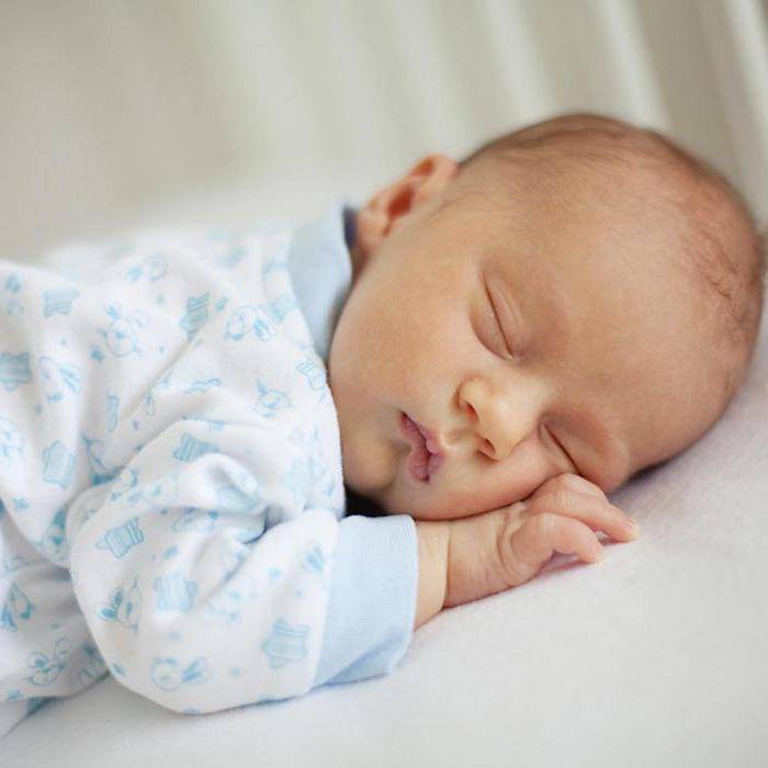 Почему новорожденный много спит и мало ест