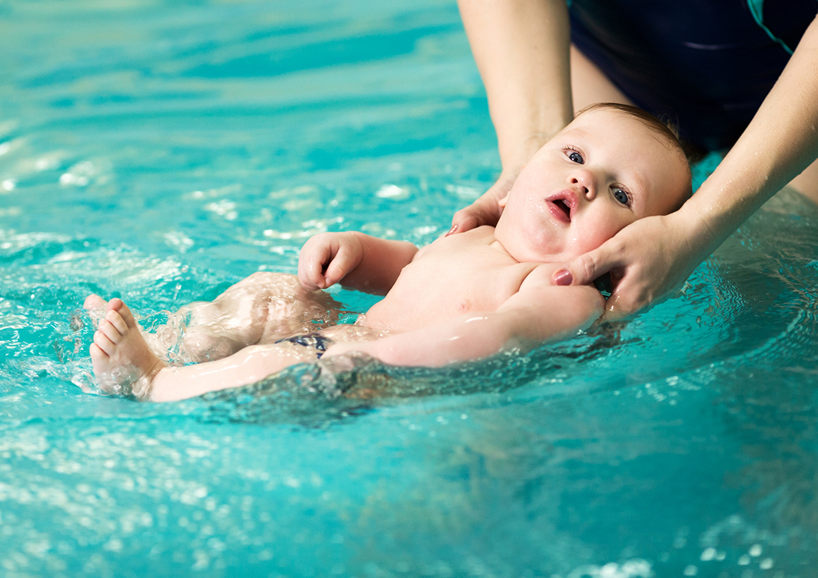 Грудничковое плаванье в бассейне и дома: не только обучение новым навыкам, но и укрепление здоровья