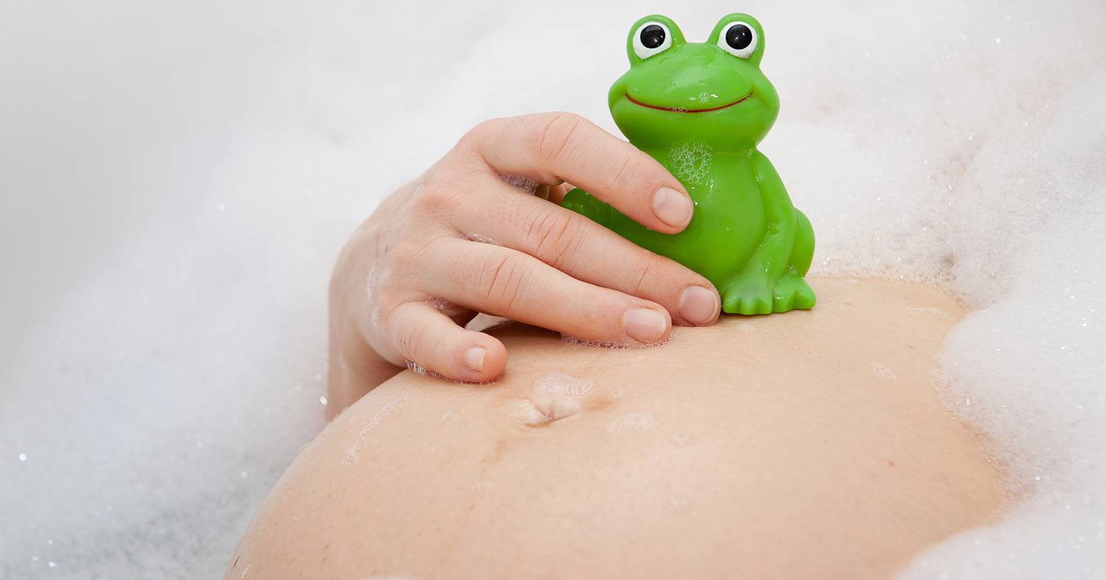 Принимать ванну во время беременности на ранних и поздних сроках. можно ли лежать в теплой и горячей ванне при беременности — беременность. беременность по неделям.