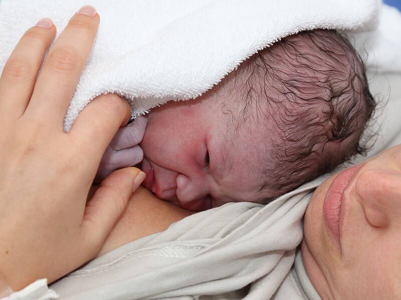 Причины, лечение и последствия токсической и физиологической эритемы у новорожденных