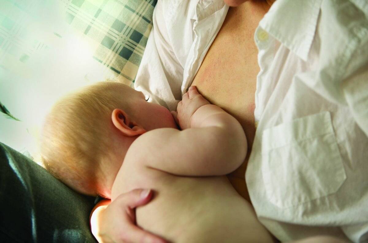 Ребенок висит на груди - что делать?  | блогомамочка