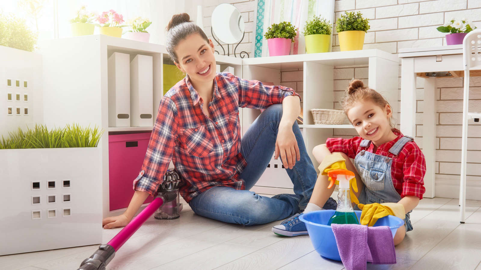 Домашние обязанности для малышей 3–4 лет: как правильно давать возможность ребенку участвовать в домашних делах