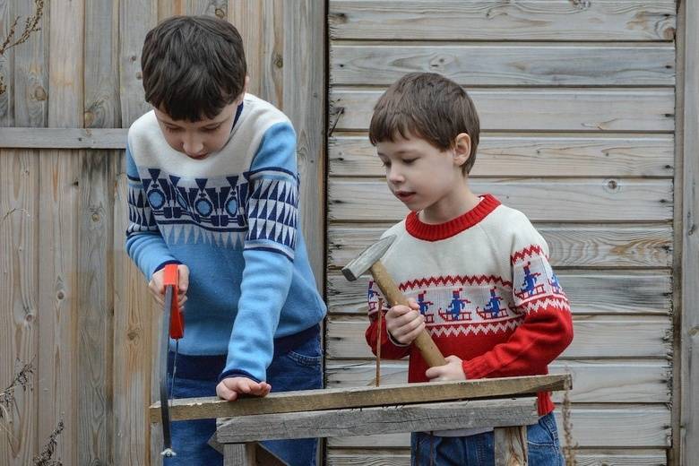 Стоит ли ребенка приучать к рукам