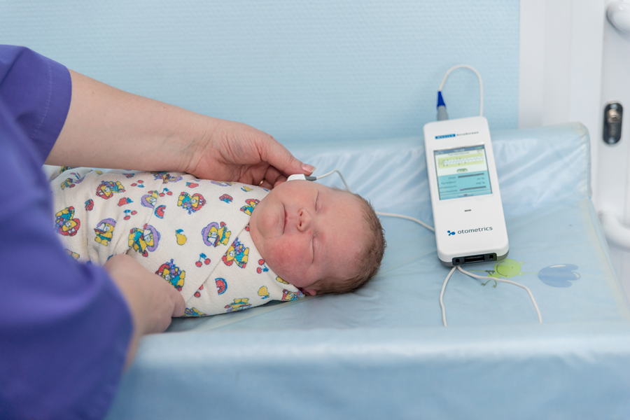 Регистрация отоакустической эмиссии. Аудиологический скрининг новорожденных. Аудиологический скрининг новорожденных аппарат. Методика проведения аудиологического скрининга новорожденных. Аудиологический скрининг слуха у детей.