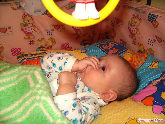 Как отучить ребенка сосать палец: советы родителям