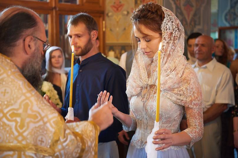 Можно ли беременным ходить в церковь — что говорят священники