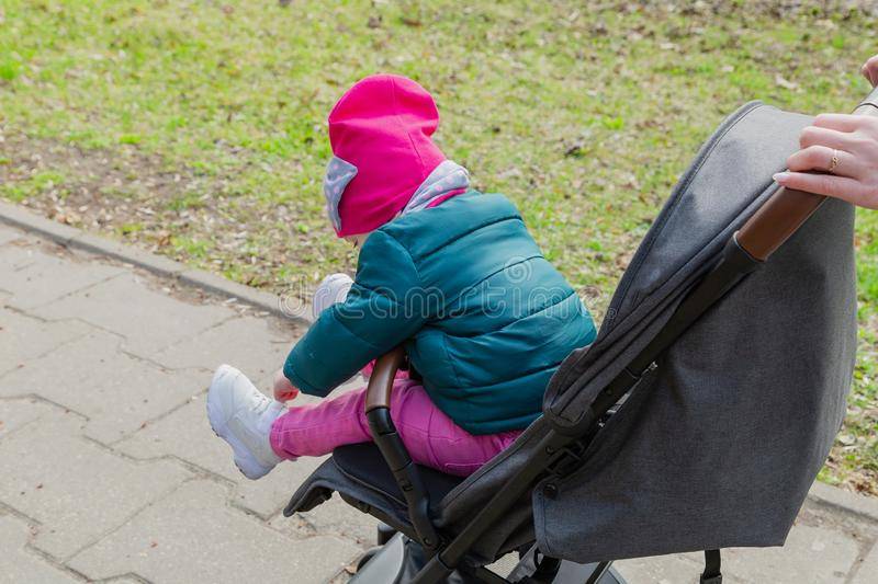 Как приучить ребенка к коляске: топ-7 главных правил