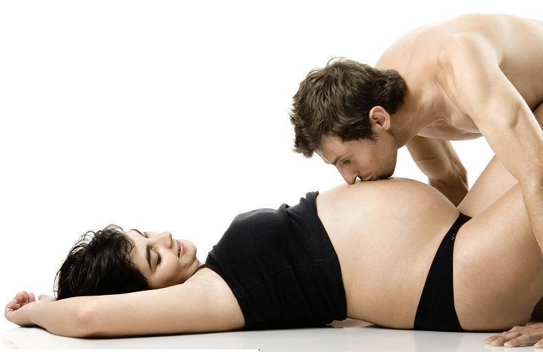 Секс во время беременности: безопасные позы во время 1, 2 или 3 триместра, какие безопасные моменты для секса перед родами и как влияет оргазм матери на ребенка и матку