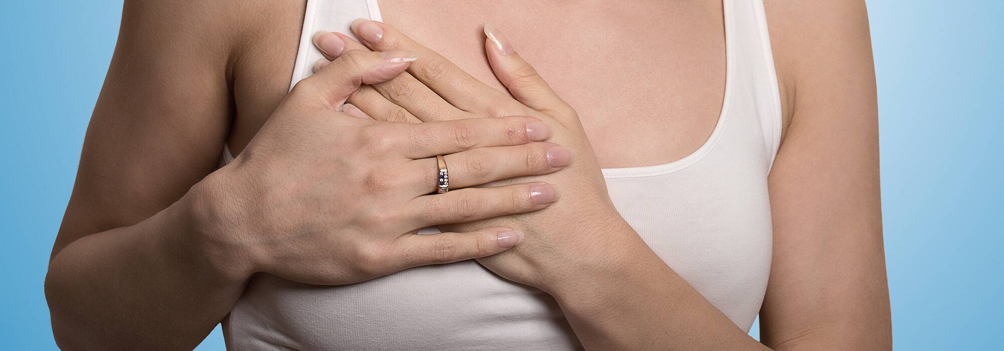 Почему болит грудь при кормлении – причины и способы лечения