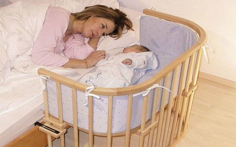 Пора кушать: как разбудить новорожденного ребенка для кормления в роддоме?
