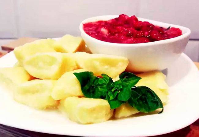 Можно ли кормящей маме вареники с творогом. можно ли кушать вареники при грудном вскармливании? какой начинке отдать предпочтение, чтобы не навредить здоровью малыша? полезные свойства ленивых вареников во время гв