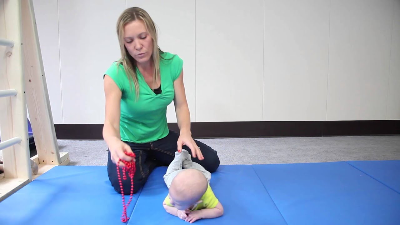 Переворачивание со спины на живот гимнастика. Mothercare Tummy time Roller. Как вы учили ребенка переворачиваться отзывы.