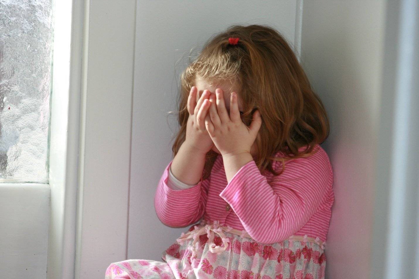 Ребенок боится других детей – все о методах правильного воспитания на сайте moy-kroha.info