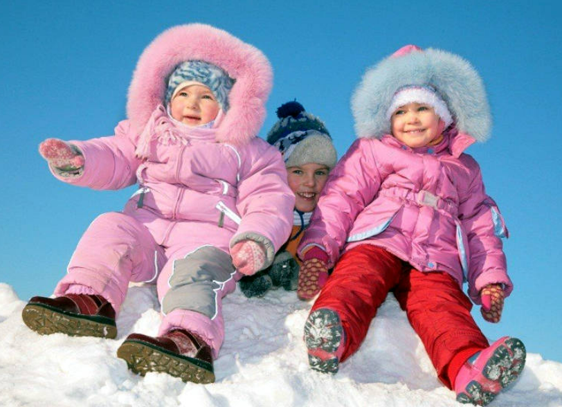 Одеваем малыша для зимней прогулки - выбираем зимний комбинезон