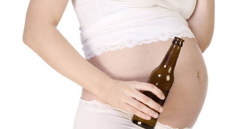 Можно ли беременным пить пиво, последствия употребления