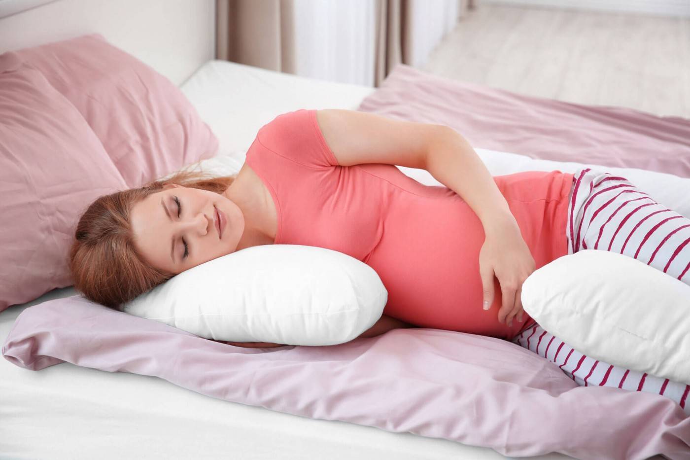 Спать на спине 2 триместр. Позы сна для беременных. Удобная поза для сна беременным. Позы для беременных для сна правильные.