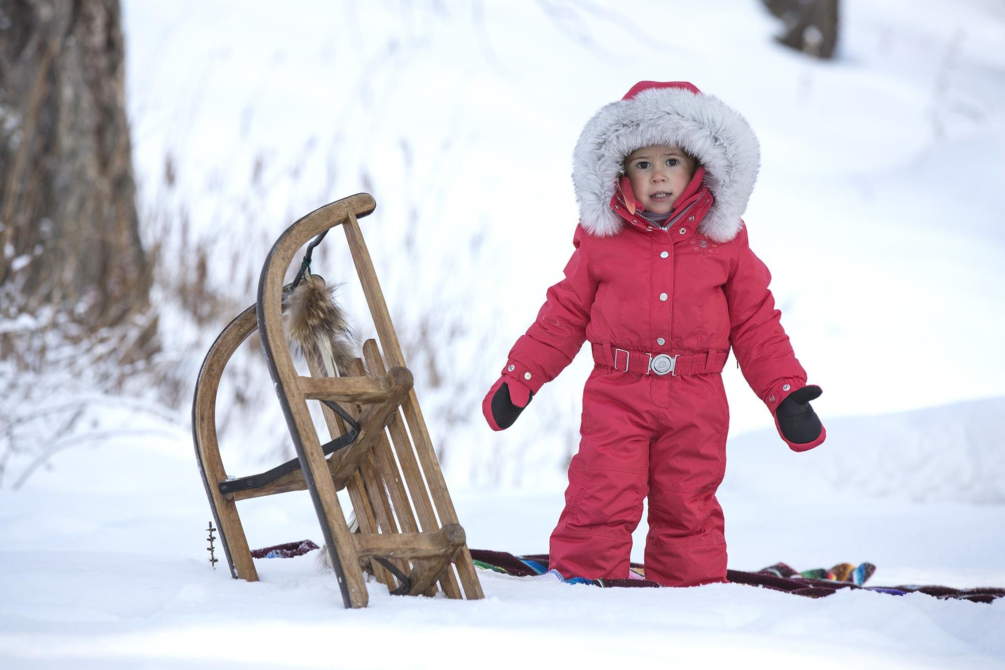 Как одевать ребенка зимой: советы по выбору зимней детской одежды
