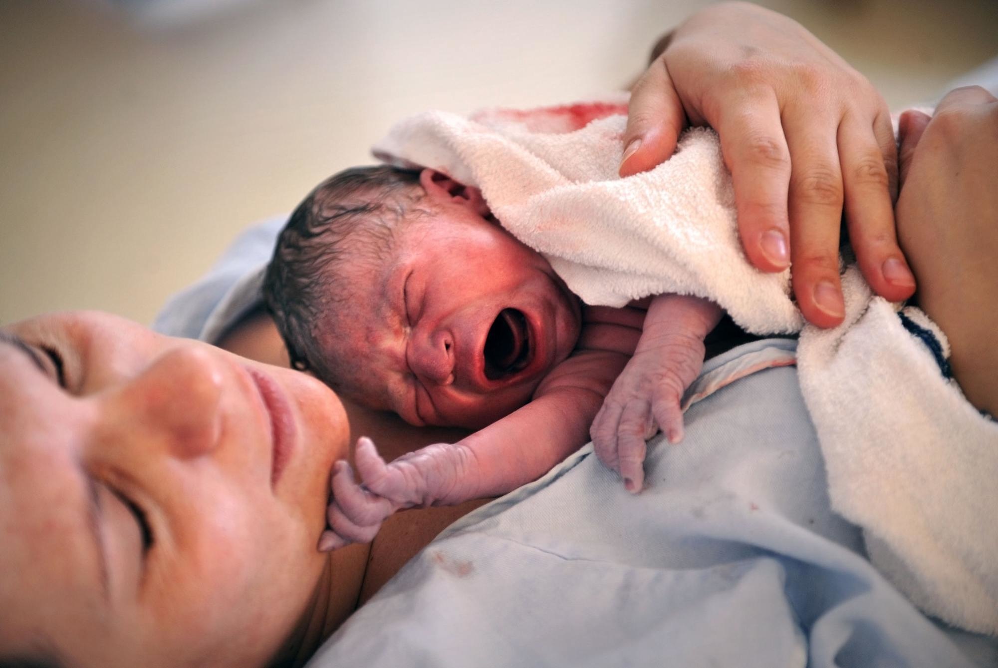 Ребенок после роддома – первые дни малыша - mama.ru
