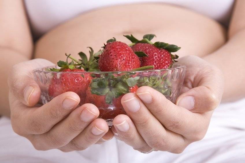 Ягоды при беременности: польза и вред
