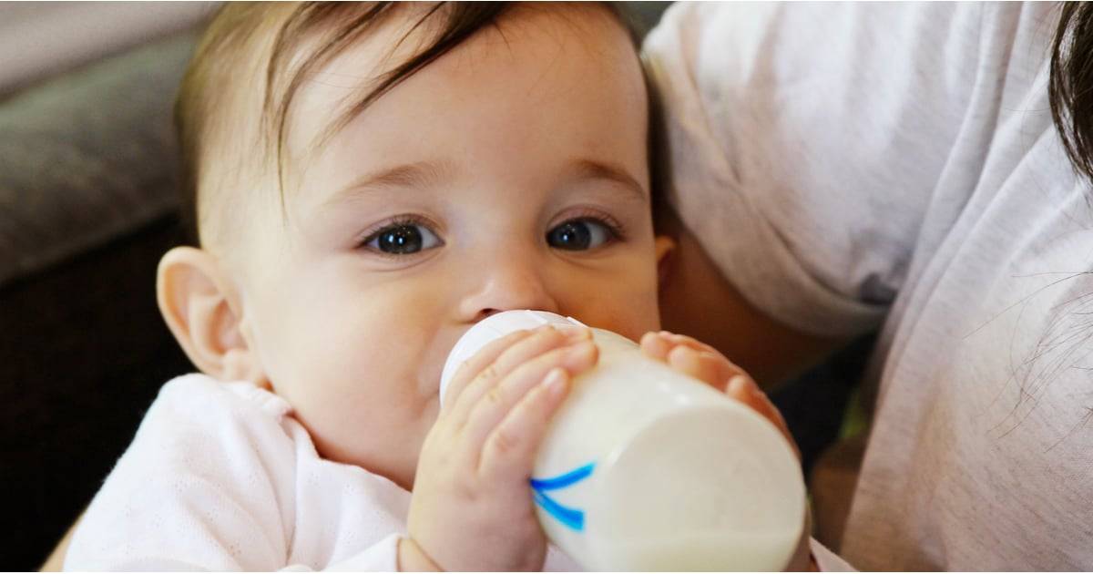 Отучить пить ночью. Зубы если ребенок пьет из бутылочки. Малыш пьет молоко из бутылочки. Как ребенка отучить дышать. Ребенок пьет омегу.