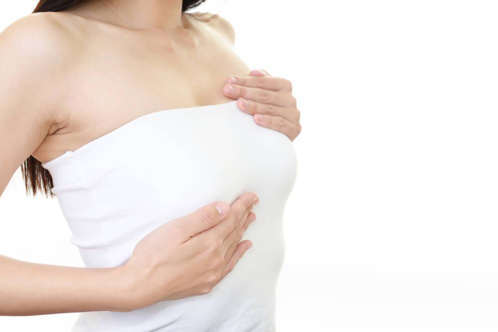Кормящая мама застудила грудь: симптомы, что делать