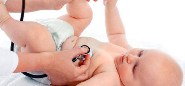 Что делать, если у новорожденного не опустилось яичко: причины и лечение