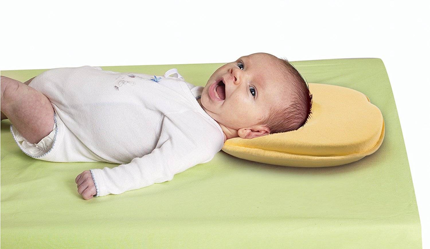 Со скольки спать на подушке ребенку. Подушка для новорожденных. Ортопедическая подушка для новорожденных. Подушки для новорожденных под голову. Подушка для новорожденного ортопедическая для головы.