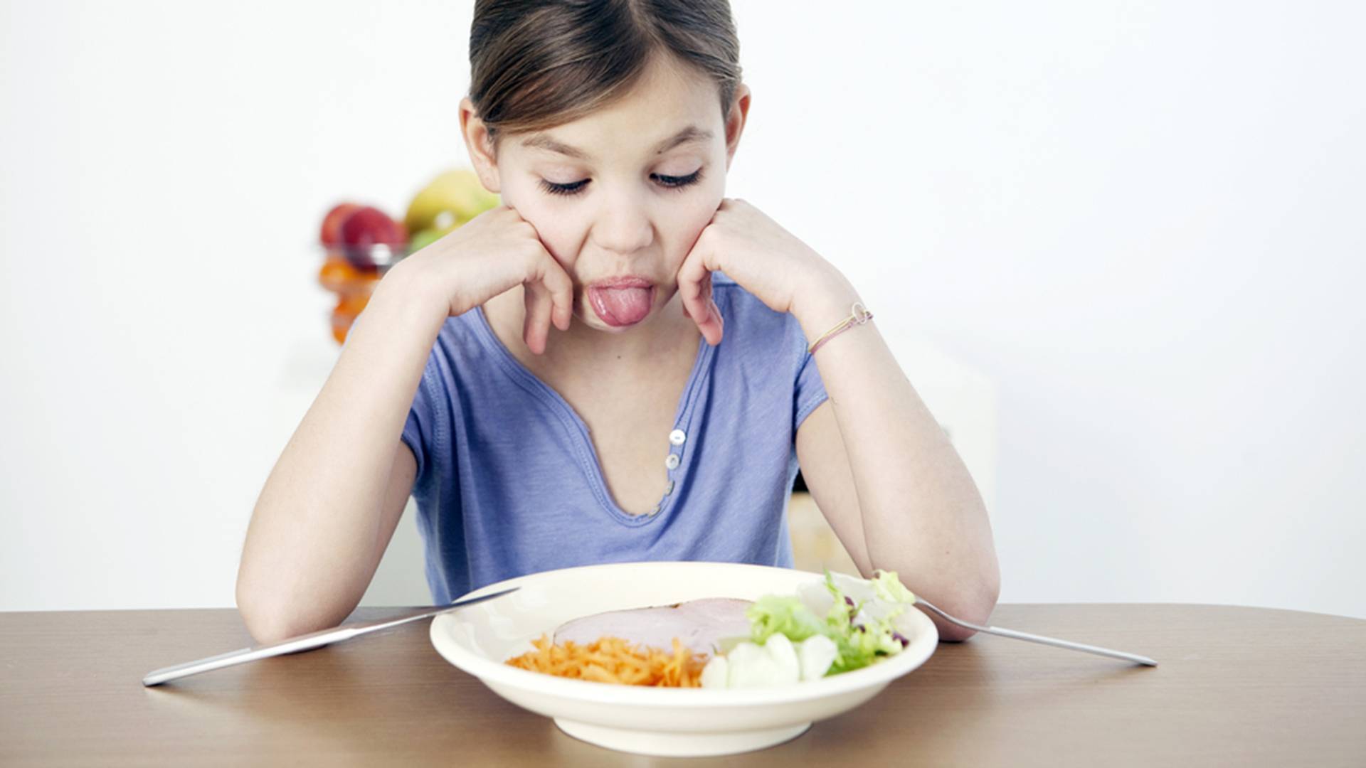 Для аппетита подростку. Нарушение аппетита у детей. Ребенок отказывается от еды. Отказ от еды у ребенка. Плохой аппетит у ребенка.