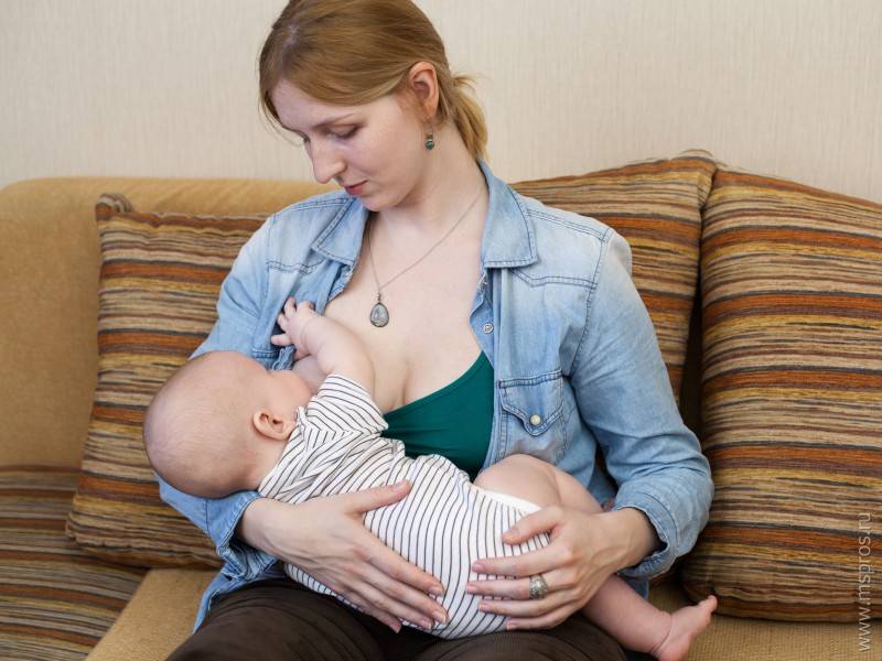 А как ваши говорящие груднички просят подкрепиться? есть такие, кто просто лезут под футболку? - я happy mama