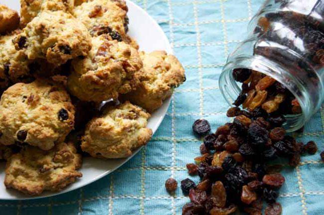 Можно ли изюм при грудном вскармливании: полезен ли этот продукт новорожденному на гв, допустимо ли включать в рацион в первый месяц лактации и когда давать малышу?