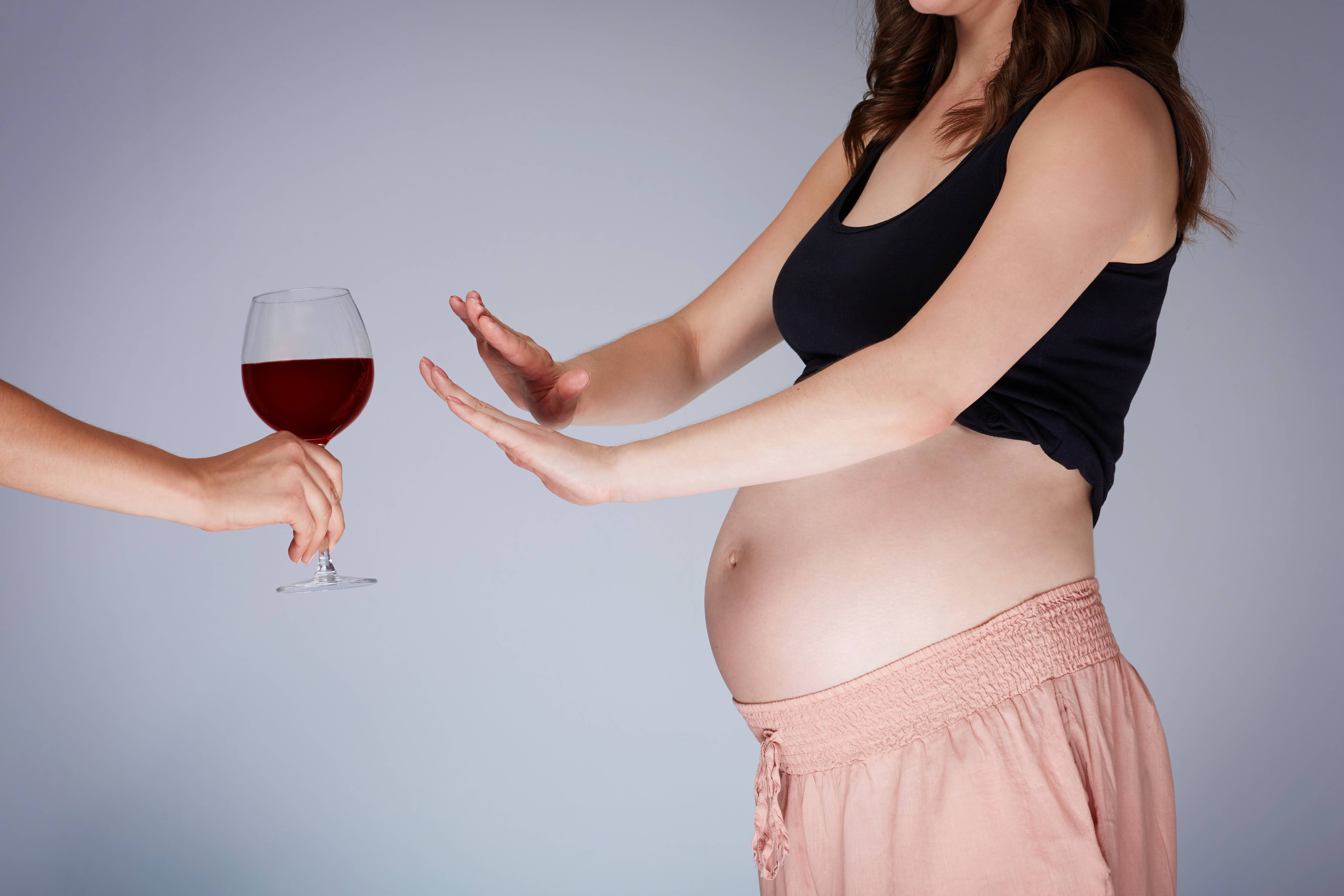 Кто пил беременной. Алкоголь и беременность. Алкоголь ибеременномть. Вредные привычки беременной.