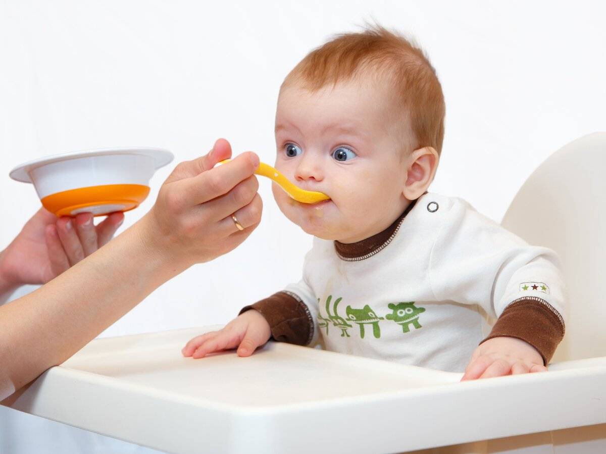 Колики ребенок не ест. Детское питание. Ребенок ест. Малыш кушает. Детский прикорм.