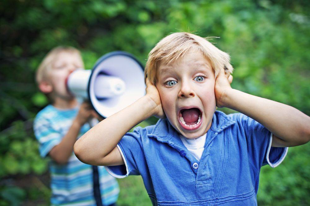 Ребенок боится громких звуков ☒ что делать