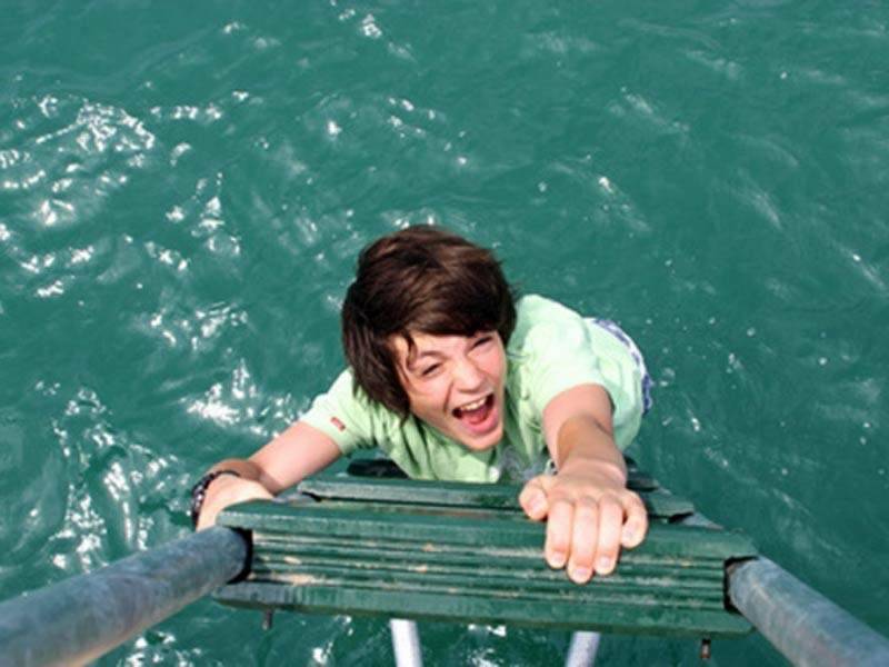 Ребенок боится купаться в море. - questionsmoms.ru