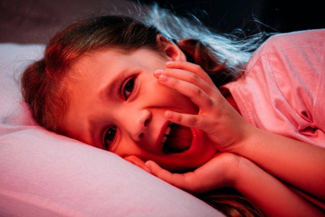 Ребенок боится громких звуков и шума: причины страха и советы психолога