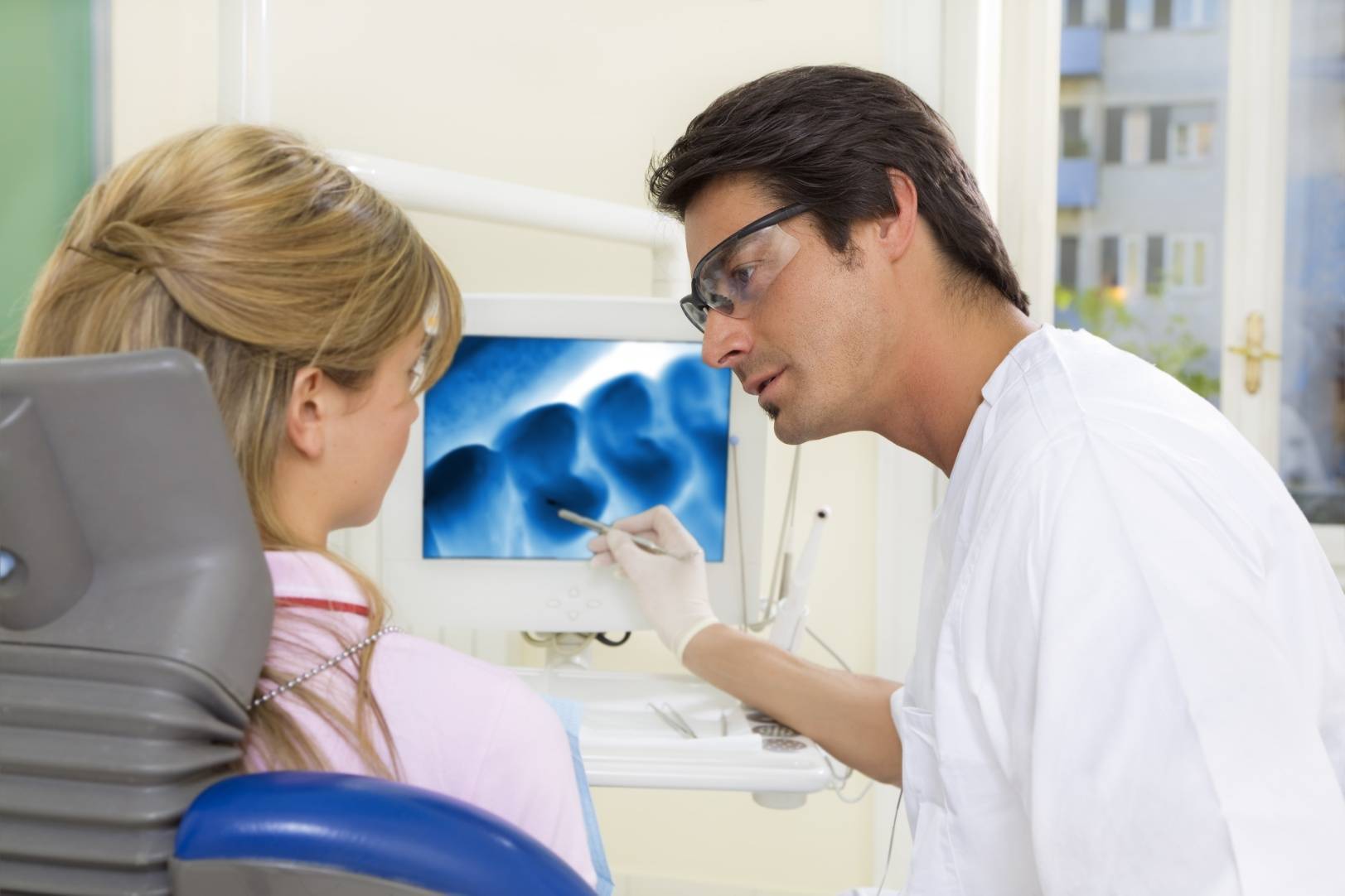 Рентген зуба при беременности - можно ли делать снимок на ранних сроках?