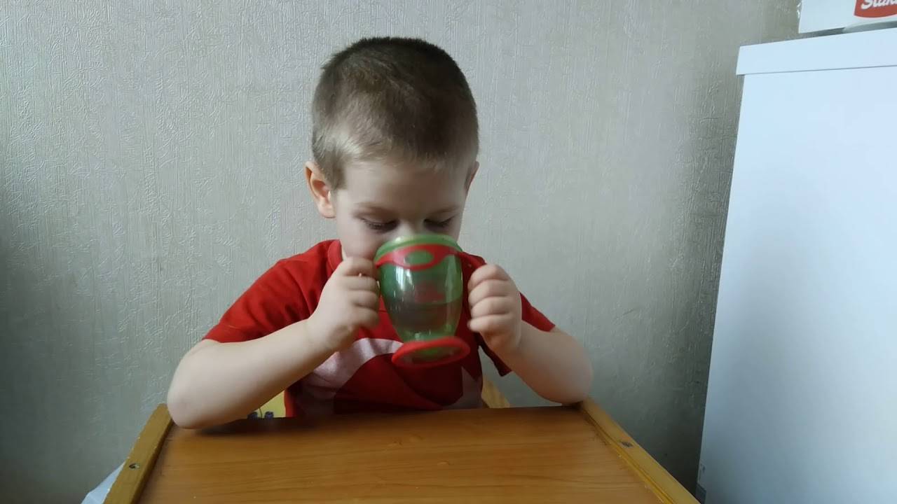Как отучить ребенка от бутылочки | как научить ребенка пить из кружки