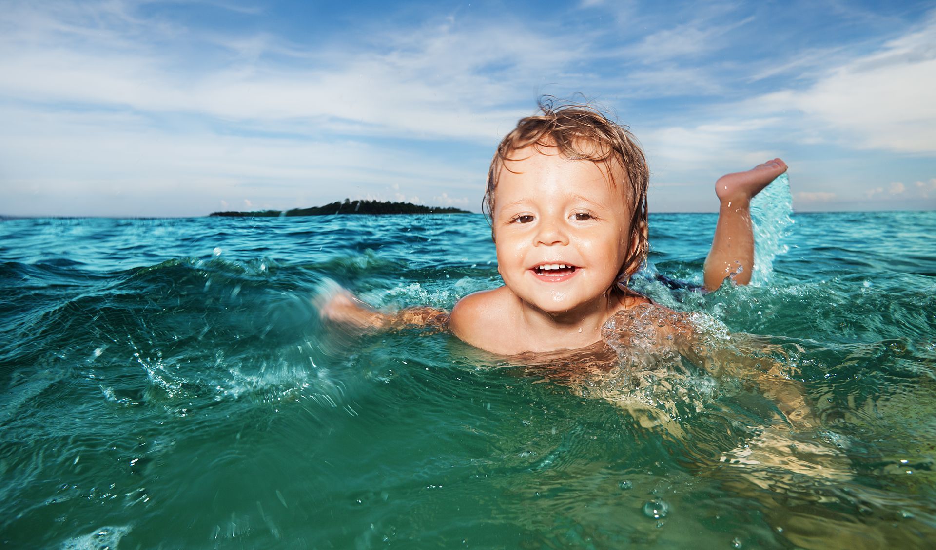 Что делать родителям, если ребенок до истерики боится моря?