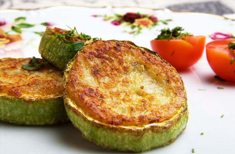 Пышные оладьи из кабачков: 9 самых вкусных и простых рецептов