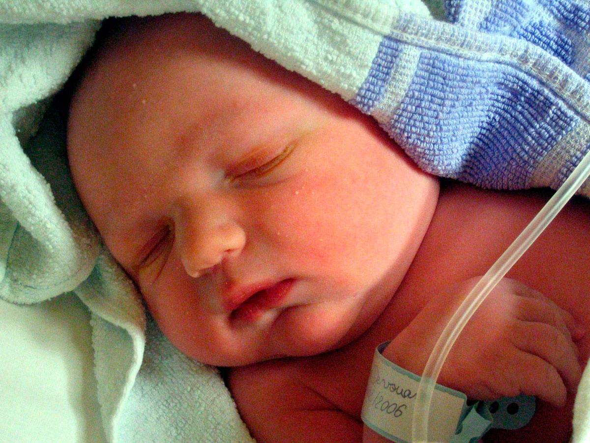 Причины, проявления и последствия кисты в голове у новорожденного ребенка
